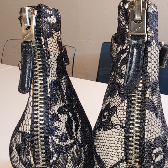 B by Brian Atwood floral lace Peep Toe Bootie - Picture 5 of 6